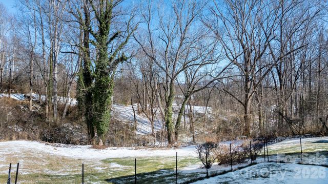 335 Eastview Place NW, Lenoir, NC 28645