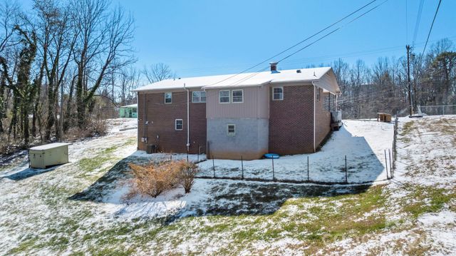 335 Eastview Place NW, Lenoir, NC 28645