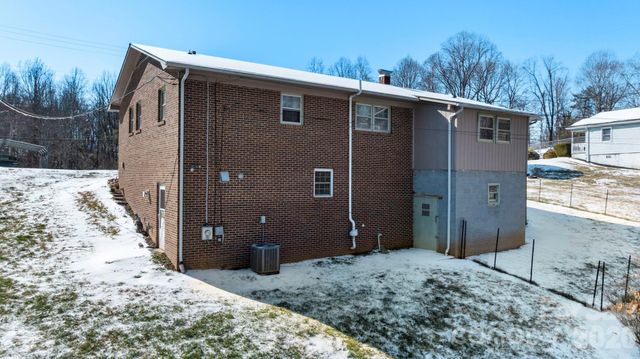 335 Eastview Place NW, Lenoir, NC 28645