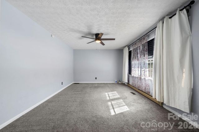 335 Eastview Place NW, Lenoir, NC 28645