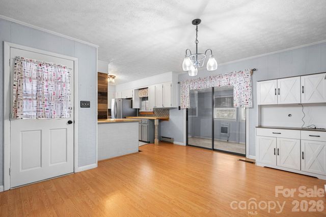 335 Eastview Place NW, Lenoir, NC 28645