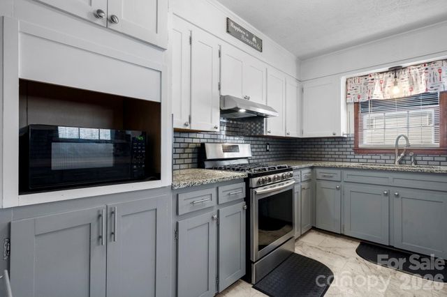 335 Eastview Place NW, Lenoir, NC 28645