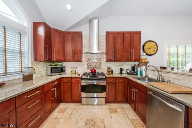 6 Melissa Dr, Totowa Boro, NJ 07512