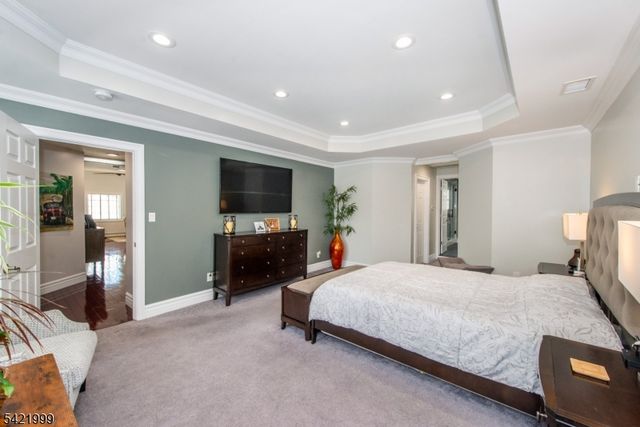 6 Melissa Dr, Totowa Boro, NJ 07512