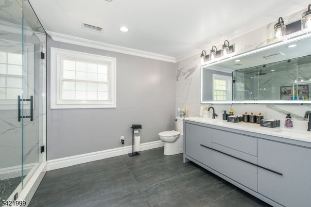 6 Melissa Dr, Totowa Boro, NJ 07512