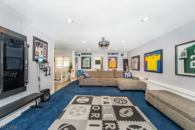 6 Melissa Dr, Totowa Boro, NJ 07512