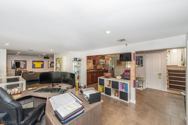 6 Melissa Dr, Totowa Boro, NJ 07512