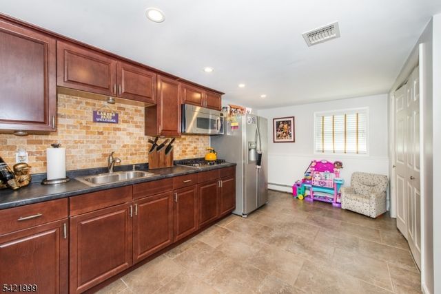 6 Melissa Dr, Totowa Boro, NJ 07512