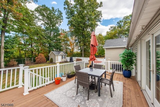 6 Melissa Dr, Totowa Boro, NJ 07512