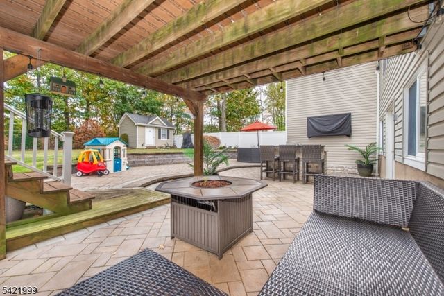 6 Melissa Dr, Totowa Boro, NJ 07512