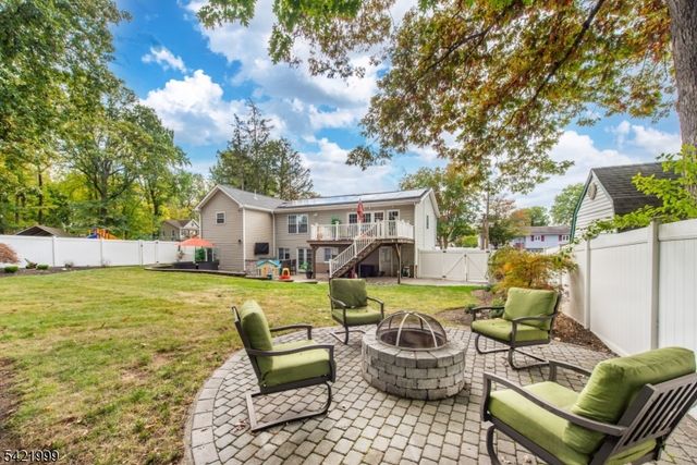 6 Melissa Dr, Totowa Boro, NJ 07512