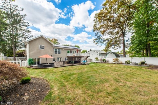 6 Melissa Dr, Totowa Boro, NJ 07512