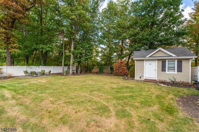 6 Melissa Dr, Totowa Boro, NJ 07512