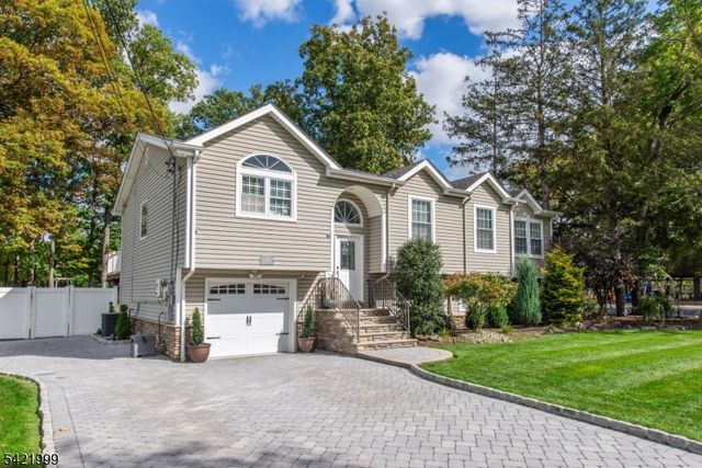 6 Melissa Dr, Totowa Boro, NJ 07512