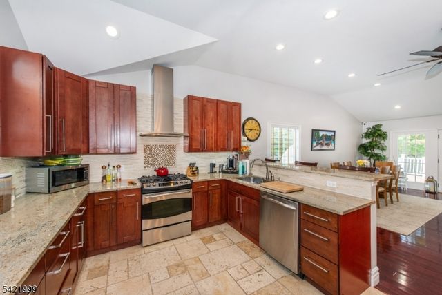 6 Melissa Dr, Totowa Boro, NJ 07512