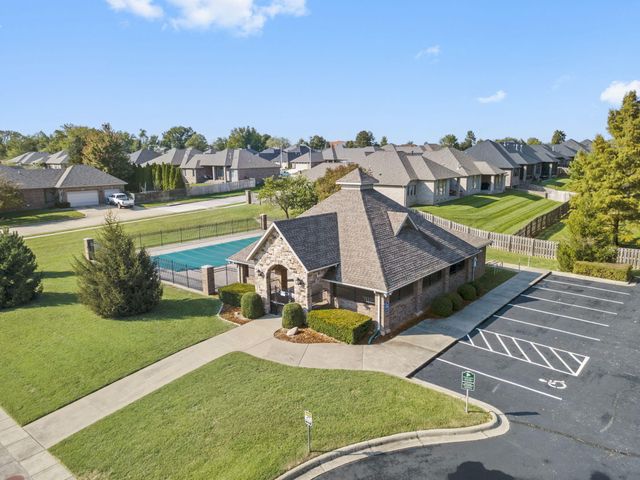 2450 E German Ivy, Springfield, MO 65804