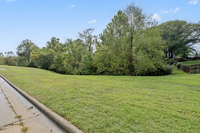 2450 E German Ivy, Springfield, MO 65804