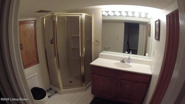 805 Kinross Pl, Douglass Hills, KY 40243