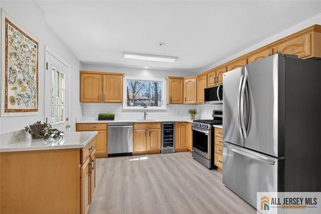 7 Griggs Road, Cranbury, NJ 08512