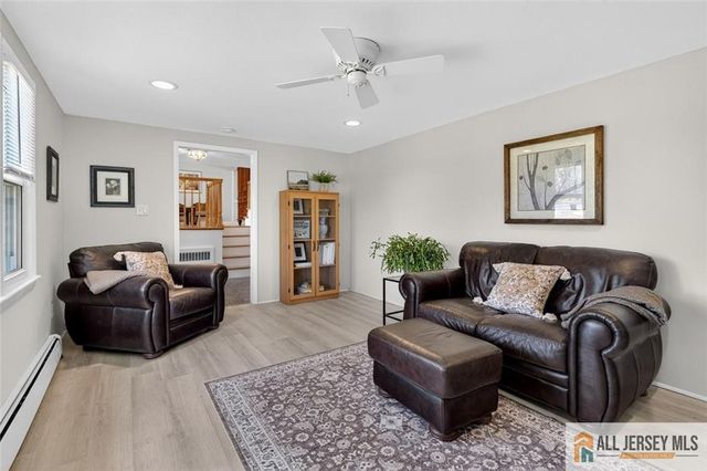 7 Griggs Road, Cranbury, NJ 08512