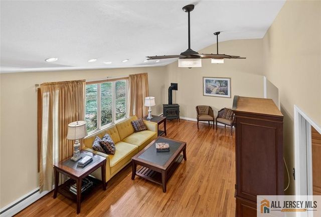 7 Griggs Road, Cranbury, NJ 08512