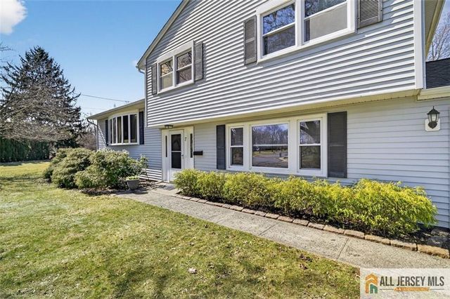 7 Griggs Road, Cranbury, NJ 08512