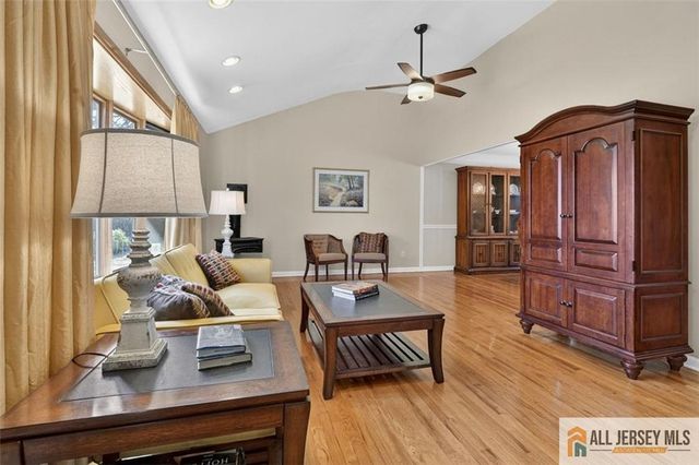 7 Griggs Road, Cranbury, NJ 08512