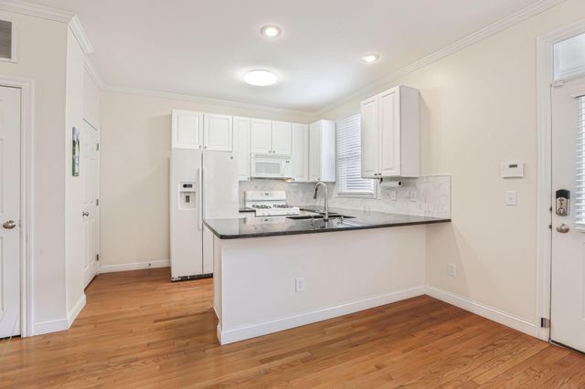 319 W 2nd Avenue, Columbus, OH 43201