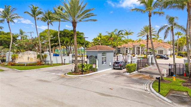 9645 NW 1st Ct 1-209, Pembroke Pines, FL 33024