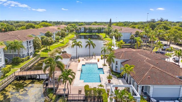 9645 NW 1st Ct 1-209, Pembroke Pines, FL 33024