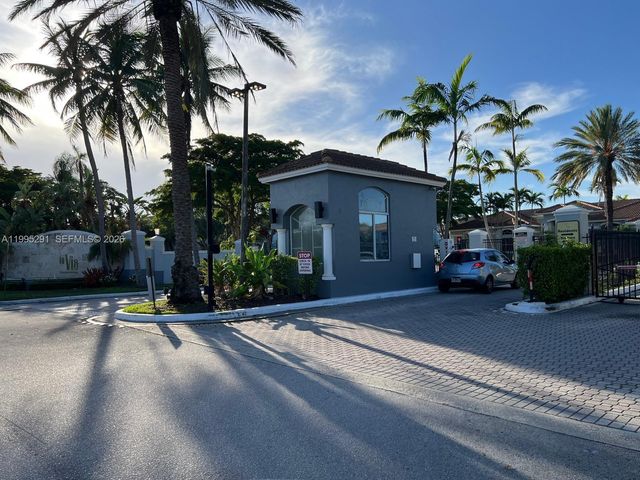 9645 NW 1st Ct 1-209, Pembroke Pines, FL 33024