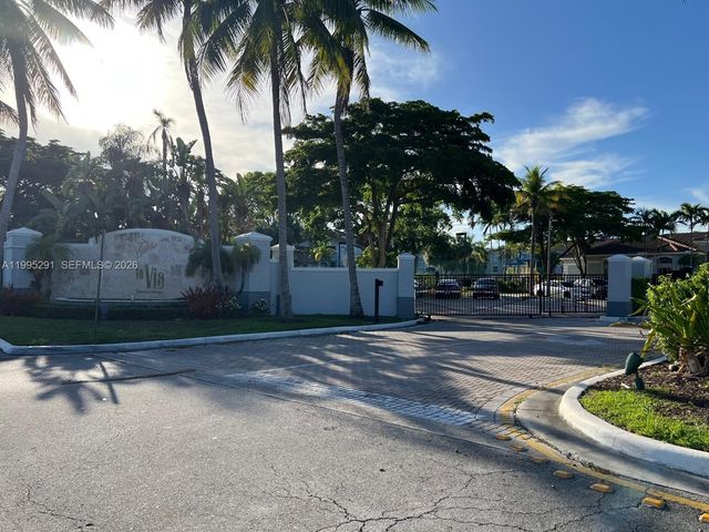 9645 NW 1st Ct 1-209, Pembroke Pines, FL 33024