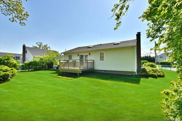 79 Columbus Boulevard, Amityville, NY 11701