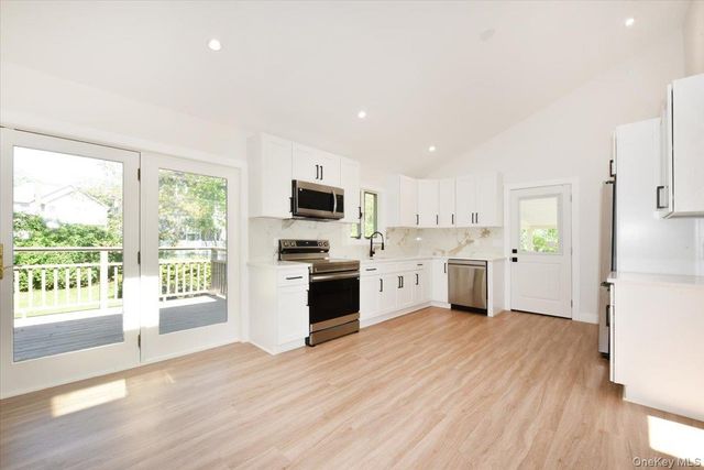 79 Columbus Boulevard, Amityville, NY 11701