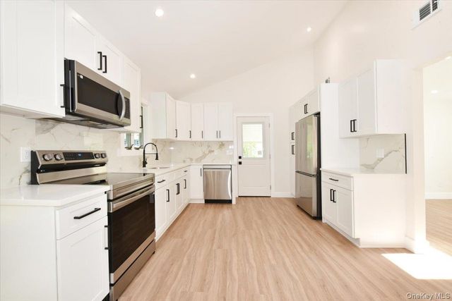 79 Columbus Boulevard, Amityville, NY 11701