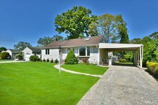 79 Columbus Boulevard, Amityville, NY 11701