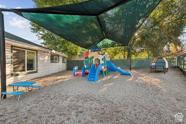 302 E CHIMES DR, Ogden, UT 84405