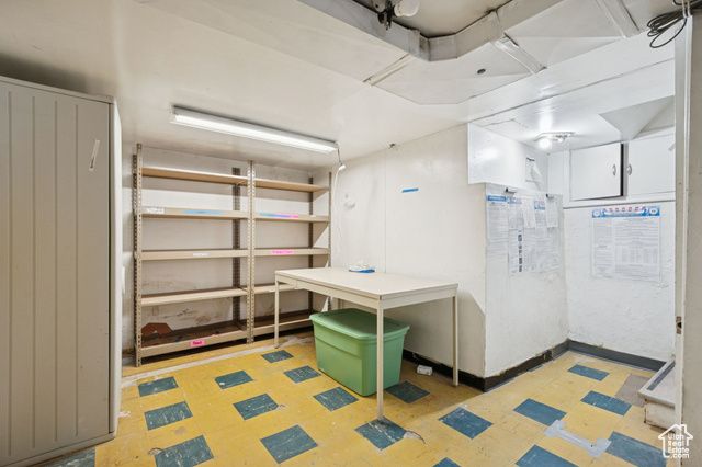 302 E CHIMES DR, Ogden, UT 84405