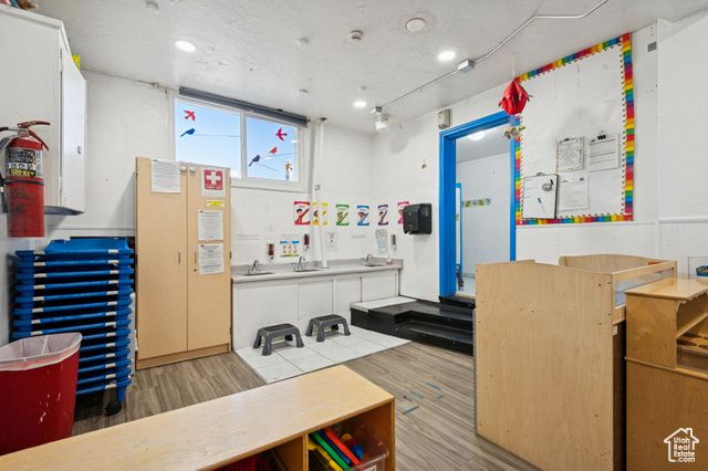 302 E CHIMES DR, Ogden, UT 84405