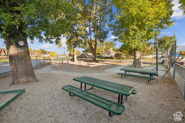 302 E CHIMES DR, Ogden, UT 84405