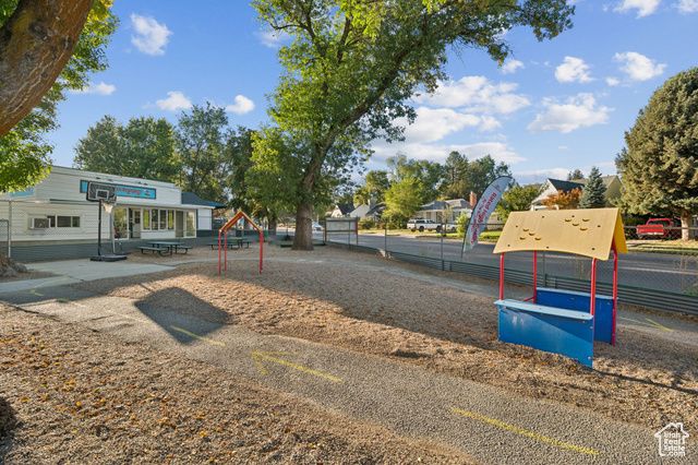 302 E CHIMES DR, Ogden, UT 84405