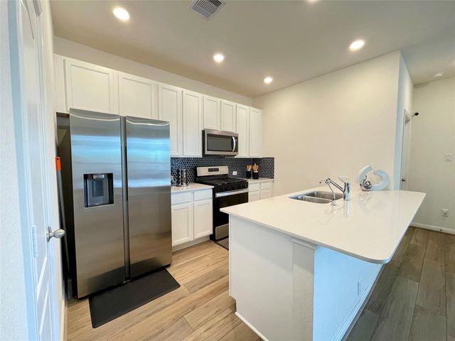2907 Lazarina, Fresno, TX 77545