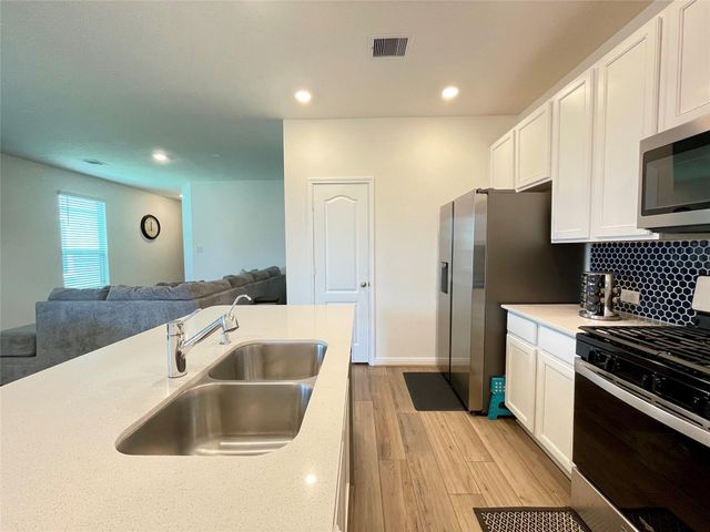 2907 Lazarina, Fresno, TX 77545