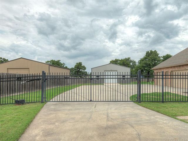 12084 Eastwood Drive, Choctaw, OK 73020