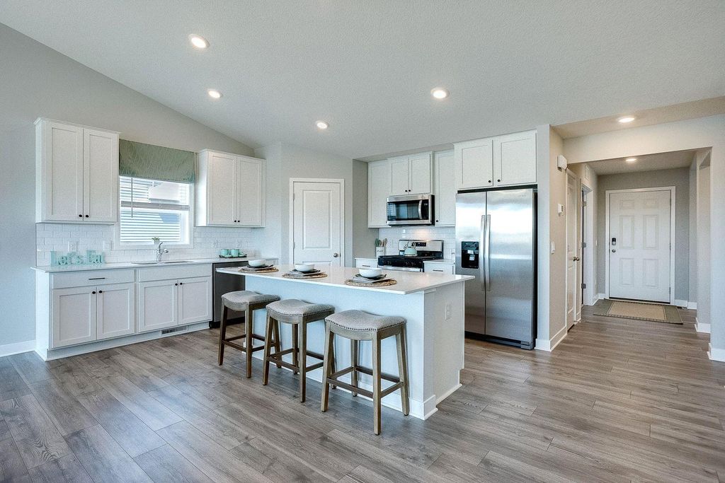 8828 Jorgensen Avenue S, Cottage Grove, MN 55016