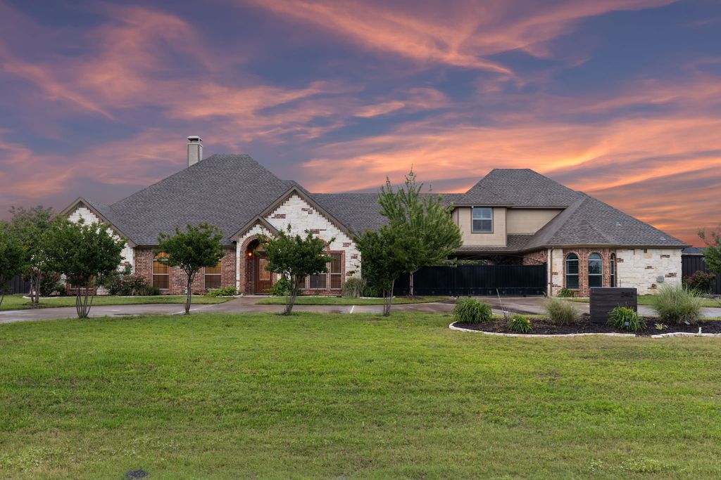2412 W Alamosa Drive, Terrell, TX 75160