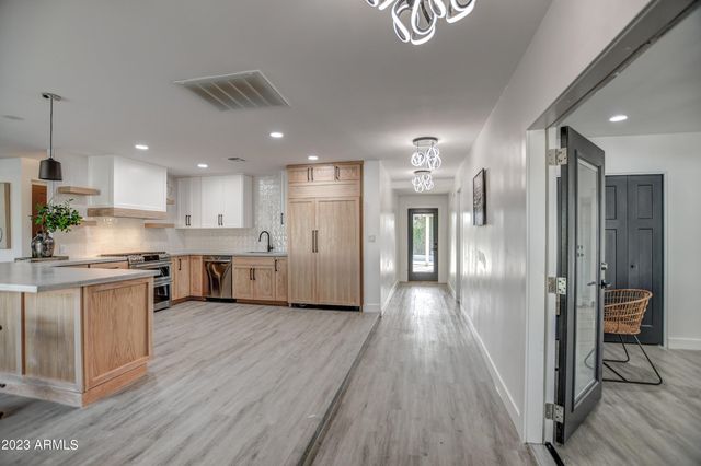 8349 E COLUMBUS Avenue, Scottsdale, AZ 85251