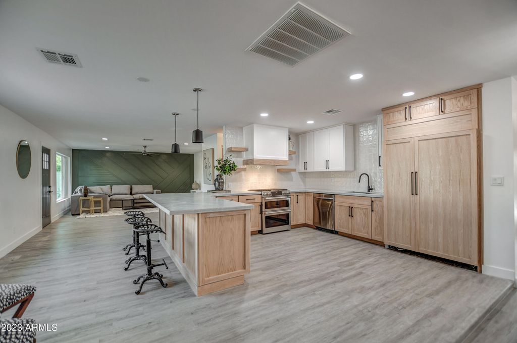 8349 E COLUMBUS Avenue, Scottsdale, AZ 85251 — photo 2