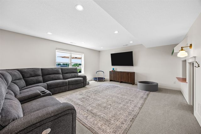 321 Heartland Street, Fairfax, IA 52228