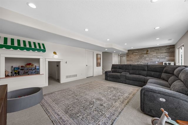 321 Heartland Street, Fairfax, IA 52228